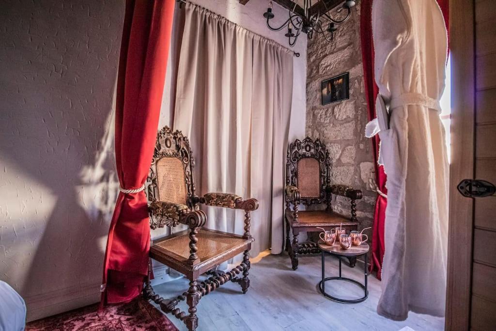 Le Moliere - Enigme Et Sauna Lägenhet Pézenas Exteriör bild