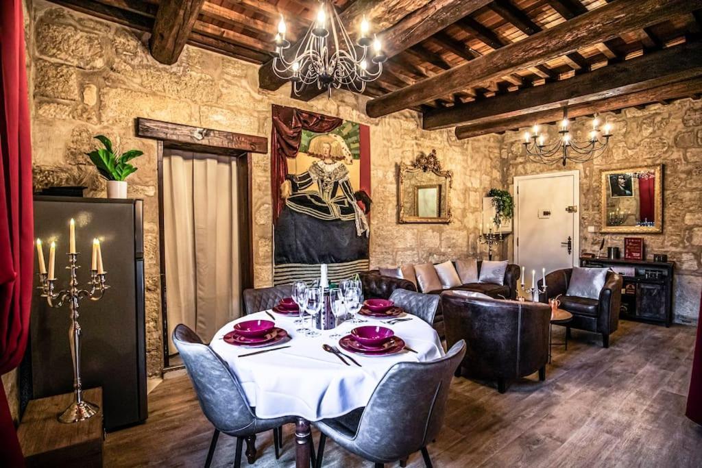 Le Moliere - Enigme Et Sauna Lägenhet Pézenas Exteriör bild